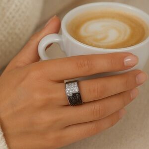 🖤 Silver & Black Crystal Statement Ring – Elegant Modern Sparkle